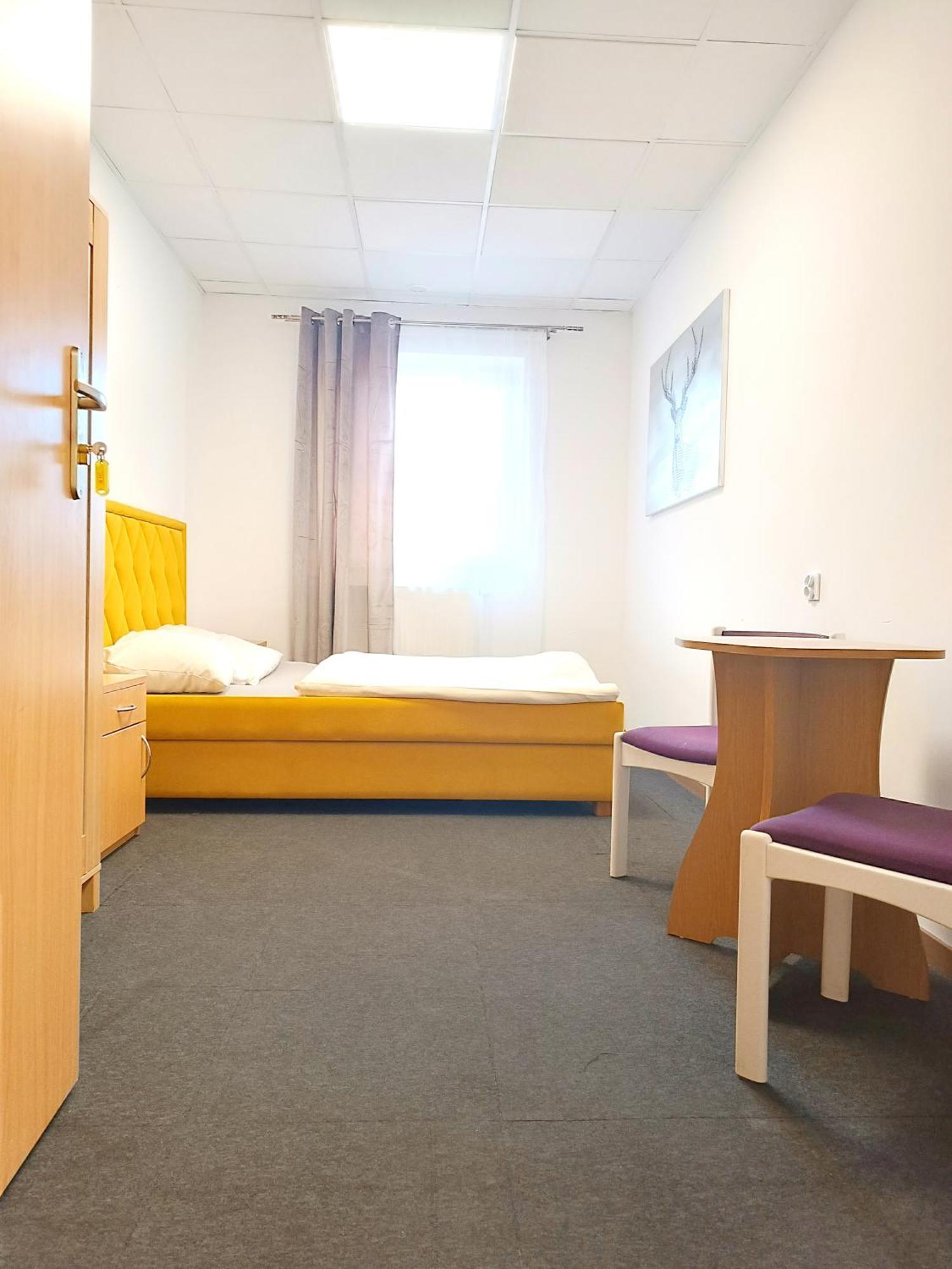 Hostel Krosnienska 12 Zielona Góra Esterno foto