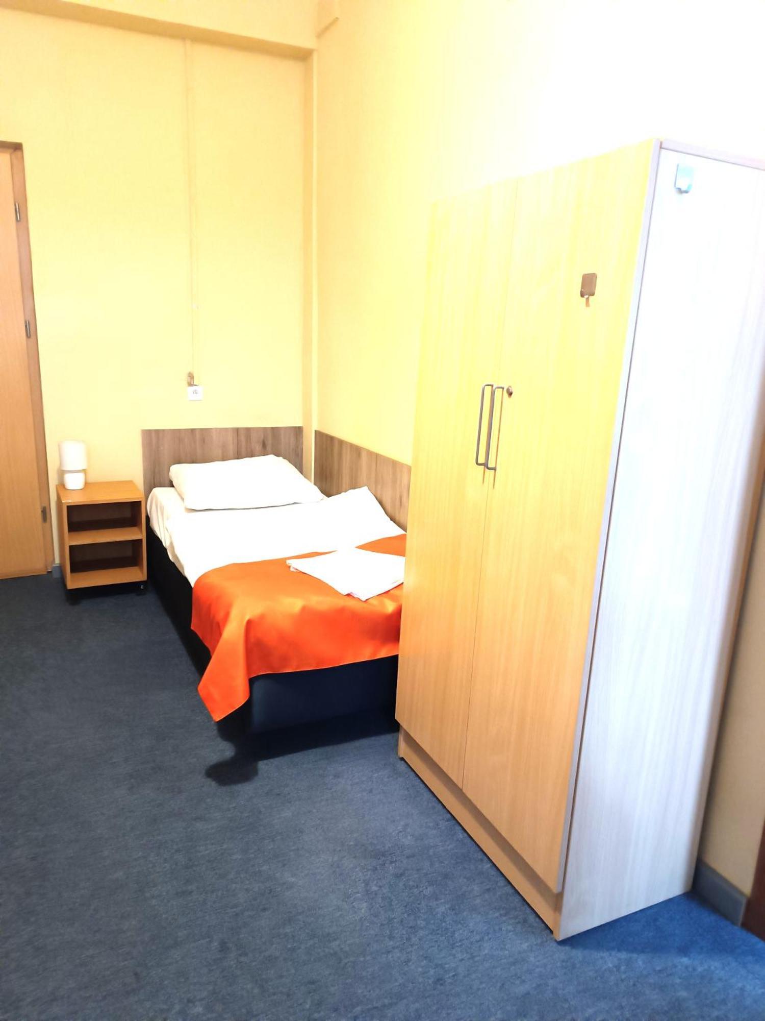 Hostel Krosnienska 12 Zielona Góra Esterno foto