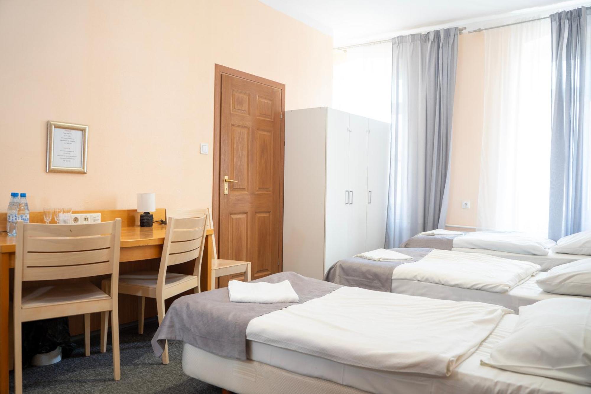 Hostel Krosnienska 12 Zielona Góra Esterno foto