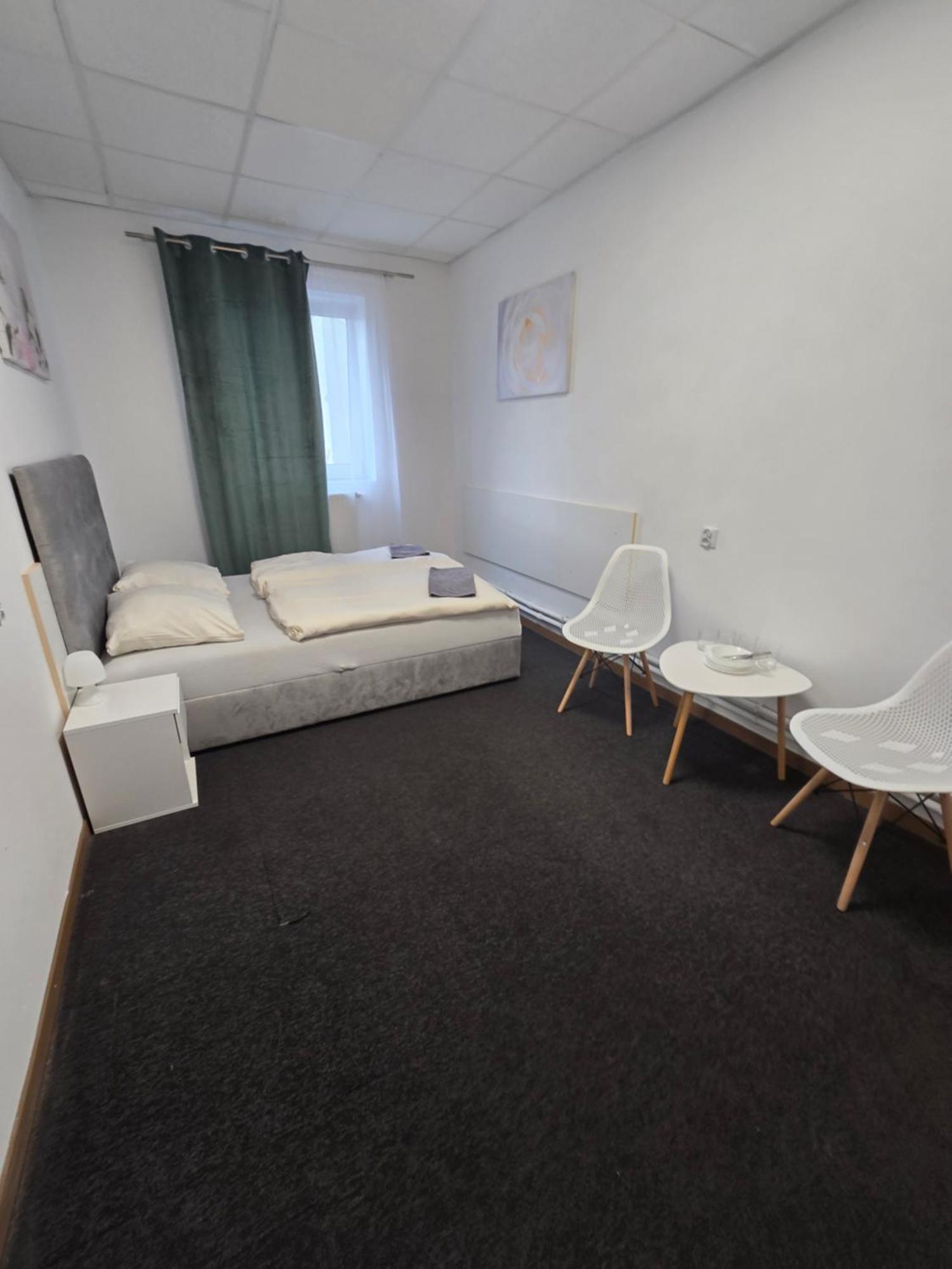 Hostel Krosnienska 12 Zielona Góra Esterno foto