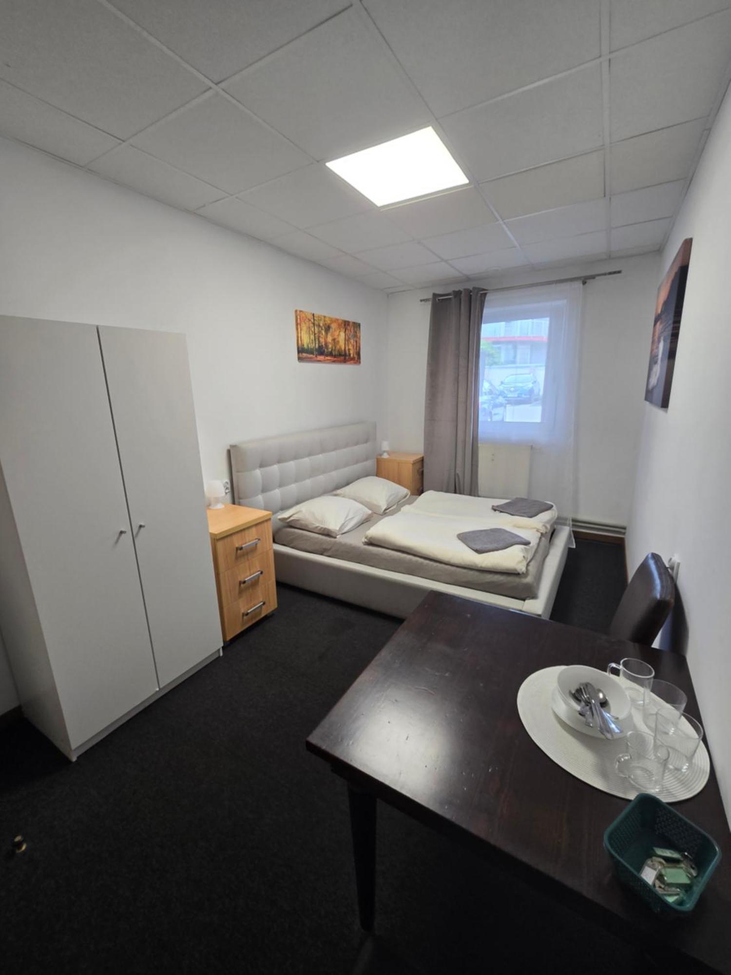 Hostel Krosnienska 12 Zielona Góra Esterno foto