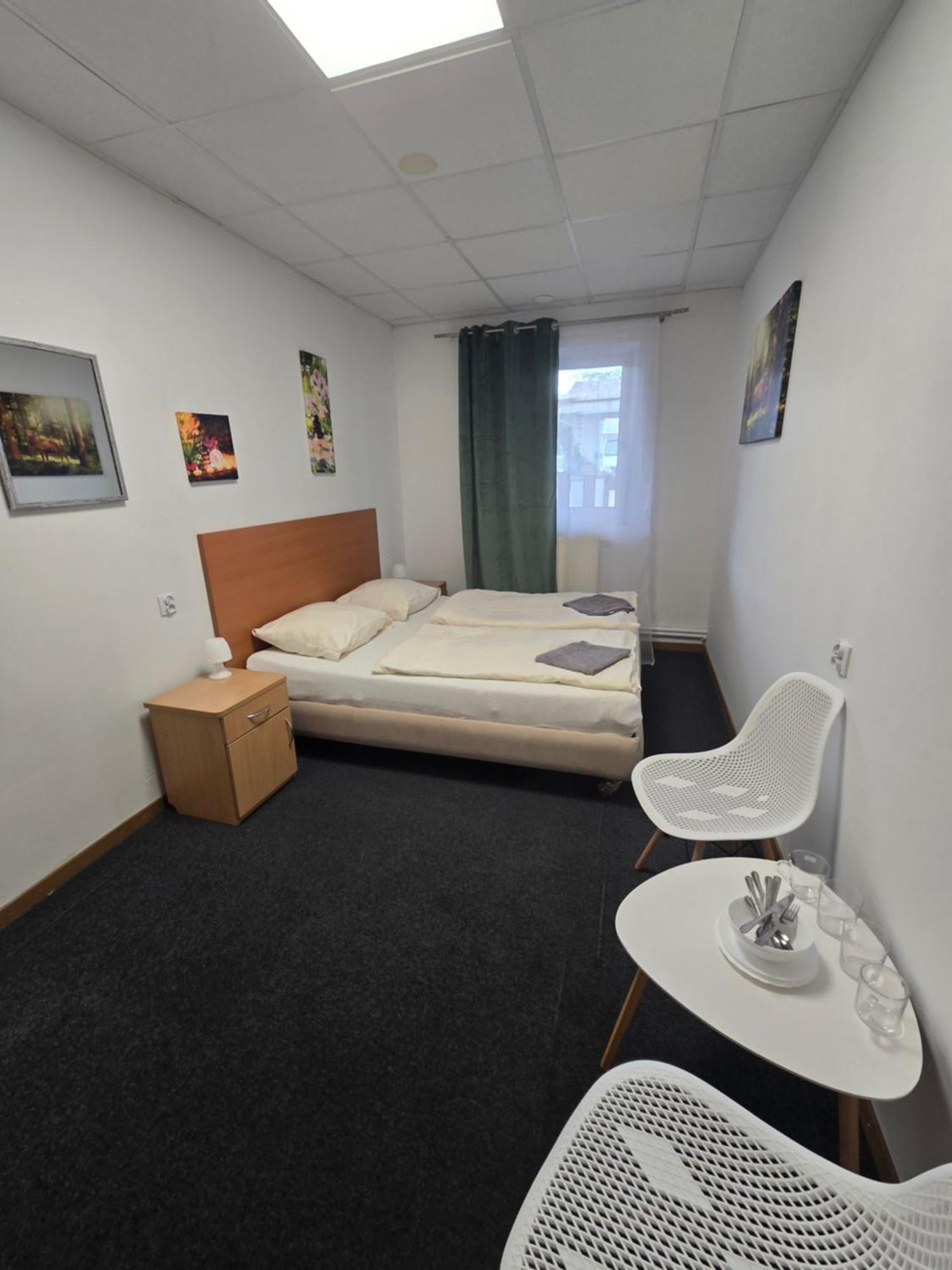 Hostel Krosnienska 12 Zielona Góra Esterno foto