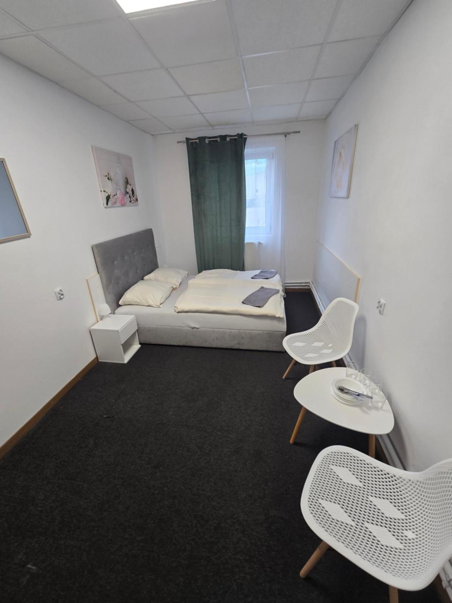 Hostel Krosnienska 12 Zielona Góra Esterno foto