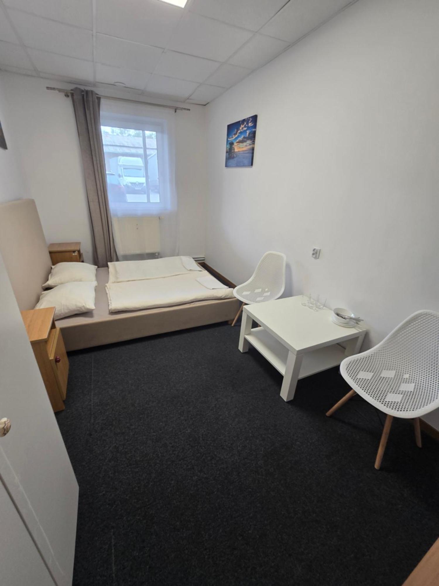 Hostel Krosnienska 12 Zielona Góra Esterno foto